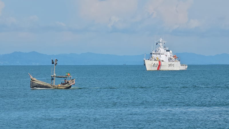 দুর্ঘটনা এড়াতে টেকনাফ-সেন্টমার্টিন নৌযান চলাচল বন্ধ, দ্বীপে নিত্যপণ্য সংকট